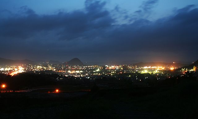 ラウンジなづき｜萩の夜