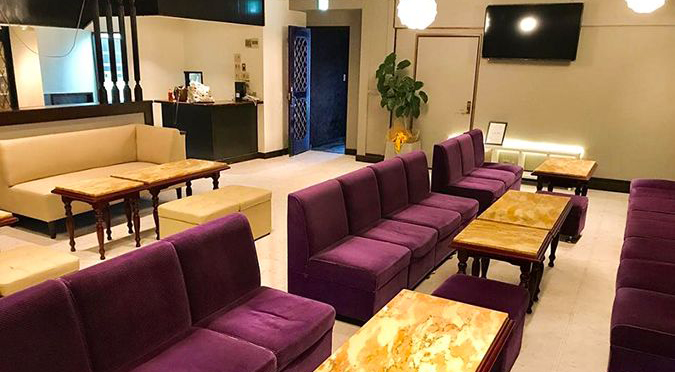 ラウンジなづき｜店内
